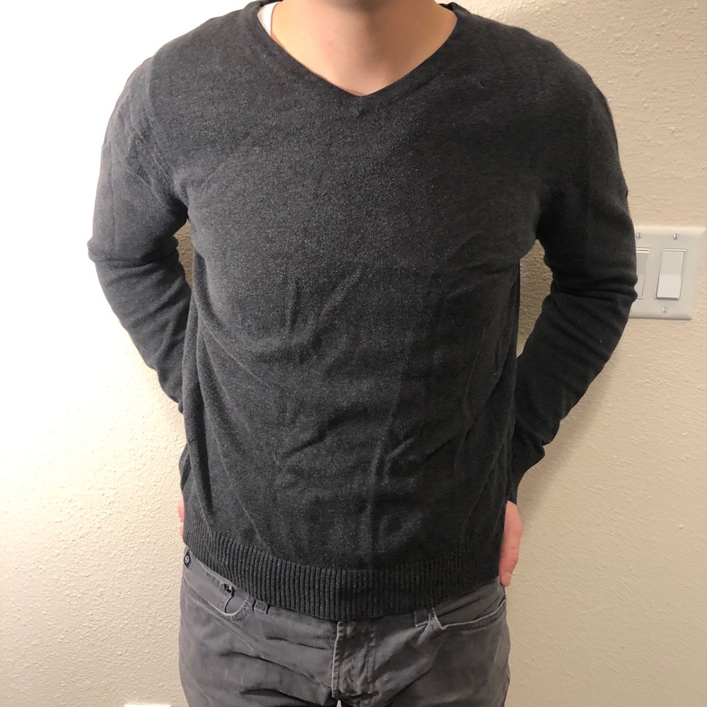Men’s gray sweater